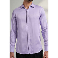 Close-up front view of the solid lilac purple shirt